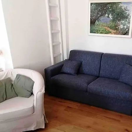 Miniappartamento 'reale' アパート リヴィゾンドリ